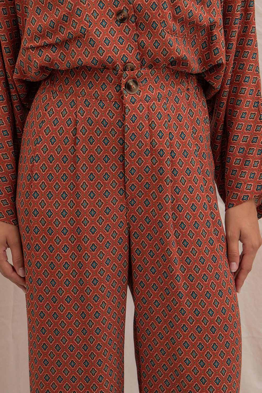 Pantalon Alba, motif terre du sud, vue de profil