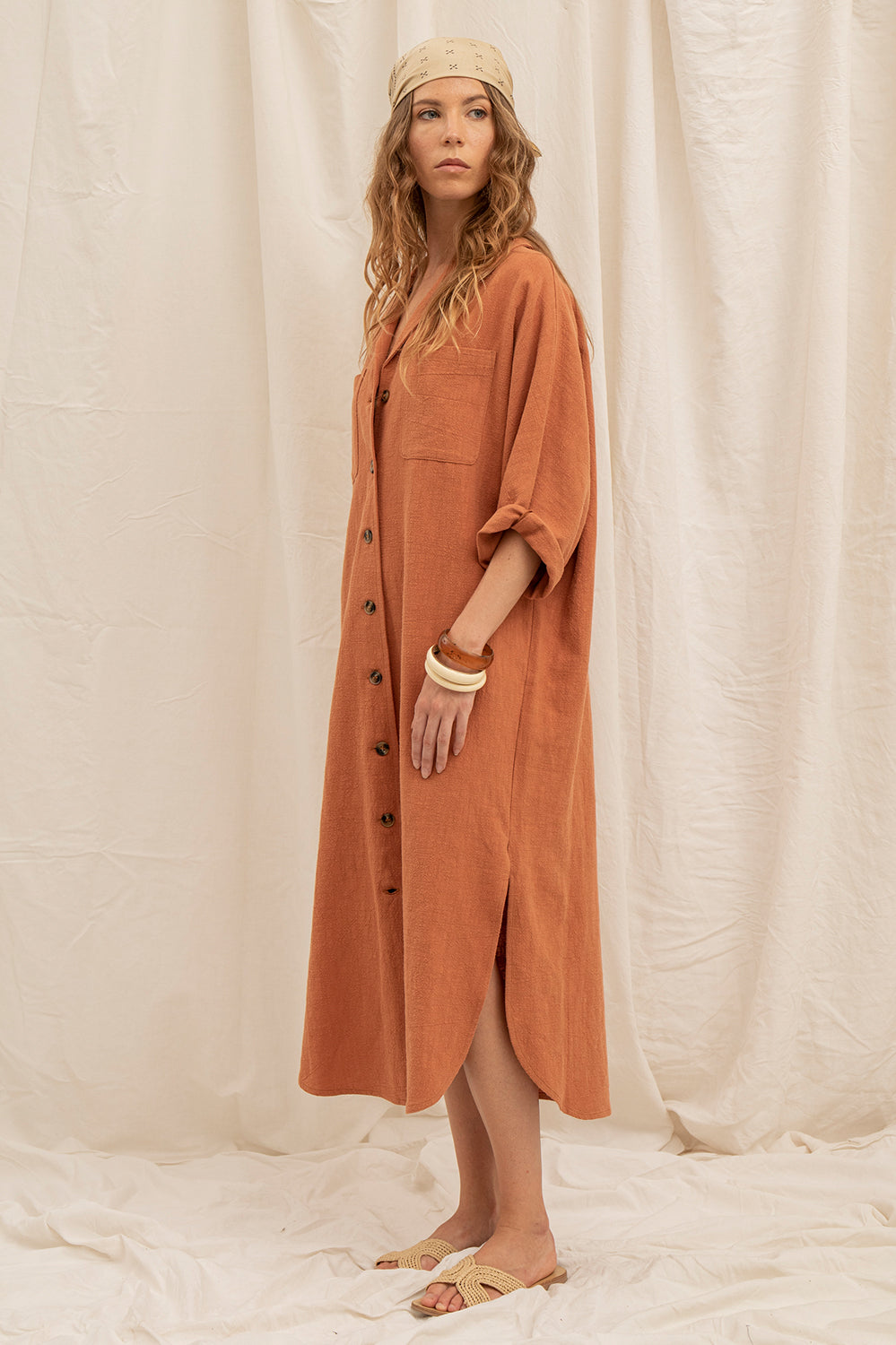 Robe Scarlett, teinte argile, vue de profil