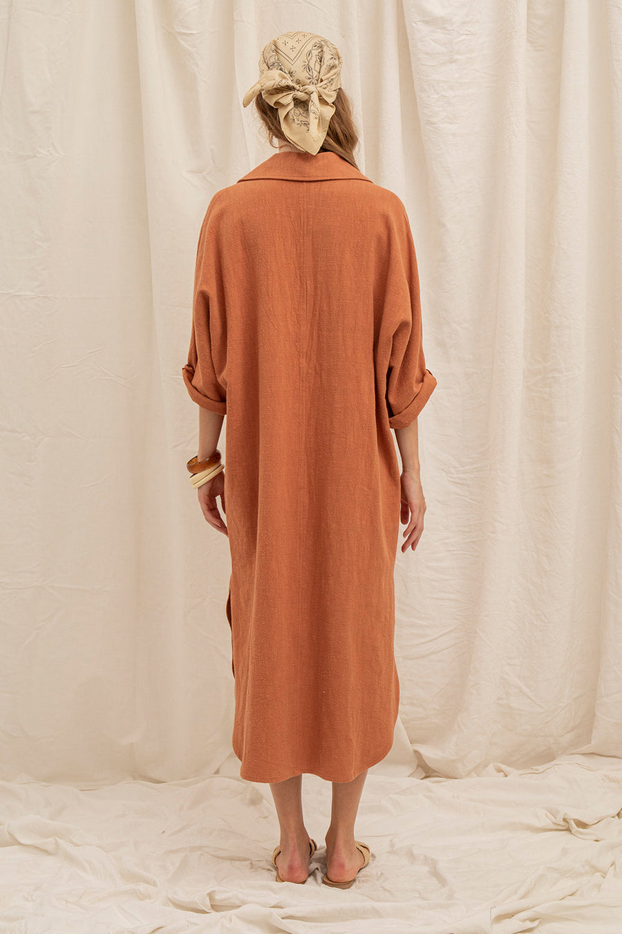 Robe Scarlett, teinte argile, gros plan sur la matière