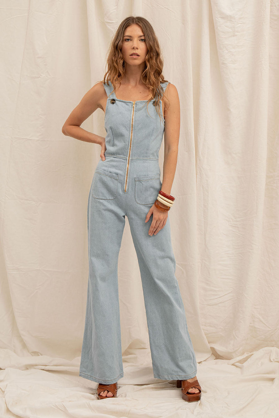 Salopette Anita en denim bleu délavé, vue de face