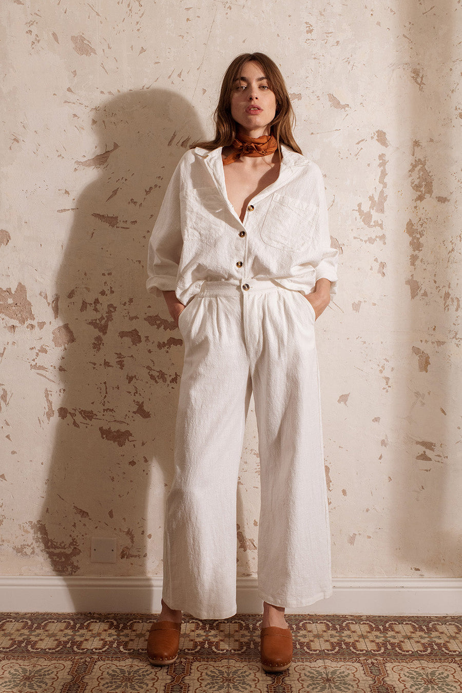 Pantalon Alba, teinte naturelle, vue de profil